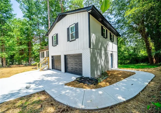 Photo 3 of Single family home for sale at 1158 Research Dr NE, Marietta, GA 30066 | MLS# 7821118 | Listing updated on 2026-09-09