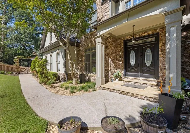 Photo 4 of Single family home for sale at 8430 Valemont Dr, Sandy Springs, GA 30350 | MLS# 7828743 | Listing updated on 2026-09-14
