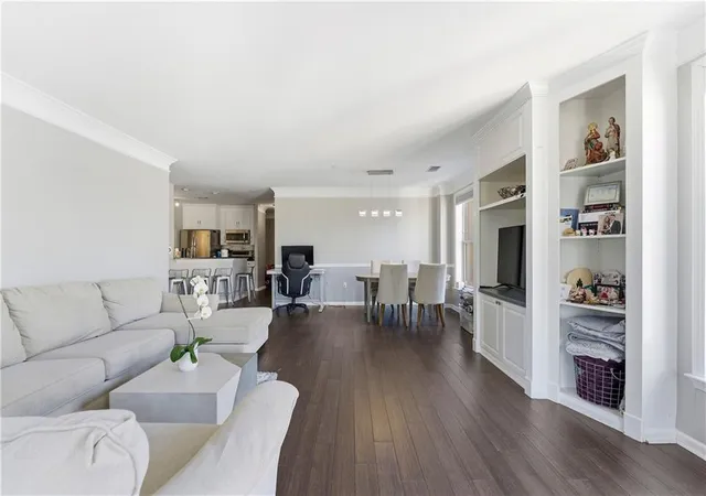 2nd image of 3334 Peachtree Rd Ne #212, Atlanta, GA 30326 | MLS# 7804474