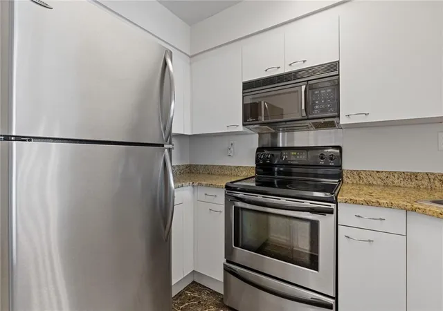 Photo 4 of Condo for sale at 2870 Pharr Ct S NW #1209, Atlanta, GA 30305 | MLS# 7749887 | Listing updated on 2026-08-30