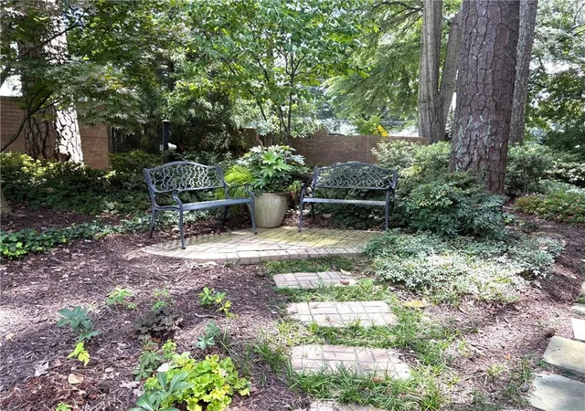 2nd image of 2734 Peachtree Rd Nw, Atlanta, GA 30305