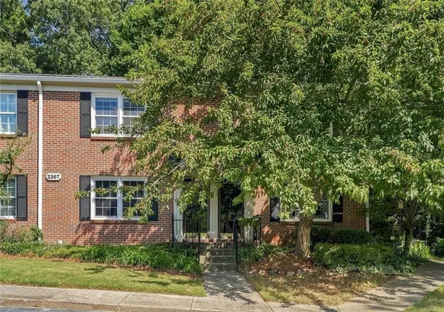 Listing Photo 2 - Condo for sale in building located at 2367 Henderson Mill Rd NE, Atlanta, GA 30345 - Unit #7