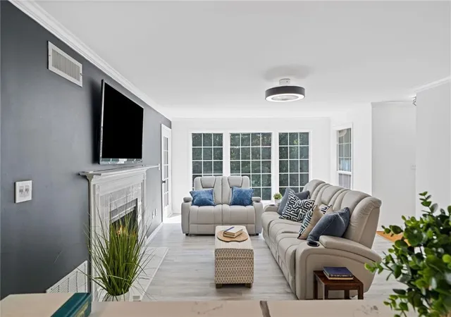 2nd image of 709 Berkeley Woods Dr, Duluth, GA 30096 | MLS# 7822181