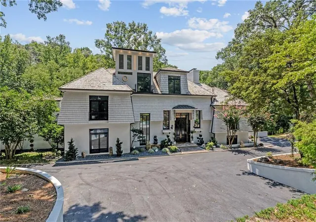 Photo 2 of Single family home for sale at 3946 Paces Fry Rd Nw, Atlanta, GA 30327 | MLS# 7823978 | Listing updated on 2026-08-21