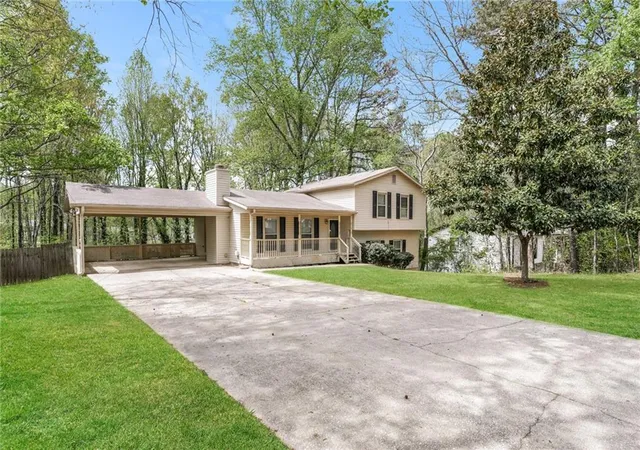 Photo 1 of Single family home for sale at 2560 Bluffton Rd, Buford, GA 30519 | MLS# 7750326 | Listing updated on 2026-09-22