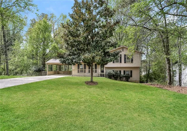 Photo 2 of Single family home for sale at 2560 Bluffton Rd, Buford, GA 30519 | MLS# 7750326 | Listing updated on 2026-09-22