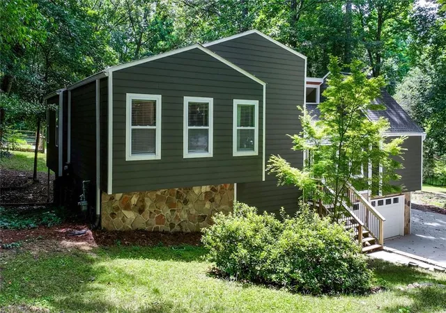 Photo 3 of Sale Pending at 1750 Cedar Ridge Ct Se, Smyrna, GA 30080 | MLS# 7812507 | Listing updated on 2026-09-09