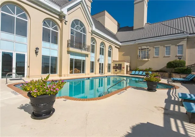 Listing Photo 2 - Condo for sale in building located at 3334 Peachtree Rd Ne, Atlanta, GA 30326 - Unit #1712