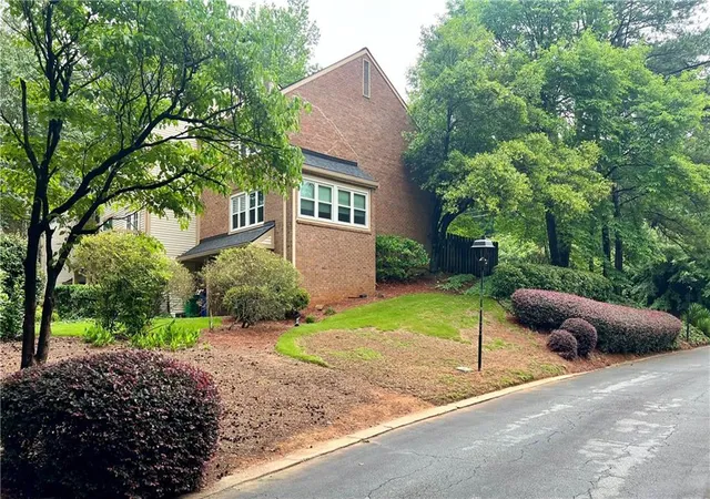 3rd image of 2101 Cobble Ln, Atlanta, GA 30338 | MLS# 7777683