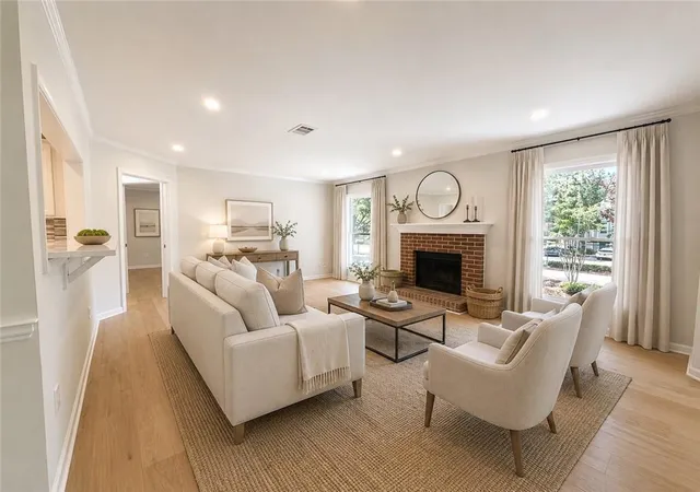 2nd image of 211 Abingdon Wy, Sandy Springs, GA 30328 | MLS# 7808337