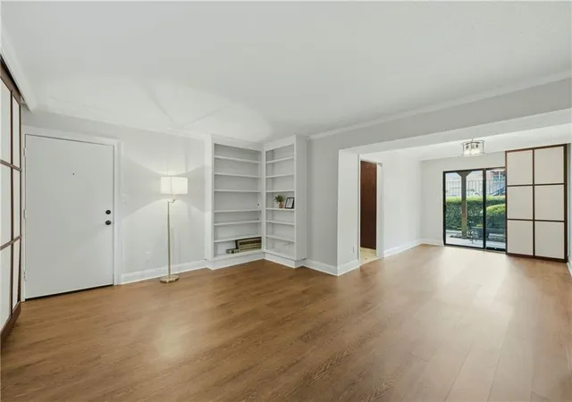 Listing Photo 4 - Condo for sale in building located at 4266 Roswell Rd Ne, Atlanta, GA 30342 - Unit #F2