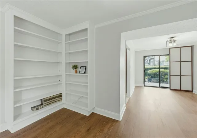 Listing Photo 5 - Condo for sale in building located at 4266 Roswell Rd Ne, Atlanta, GA 30342 - Unit #F2