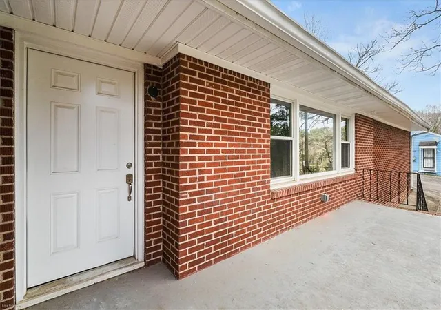 2nd image of 2763 Baker Ridge Dr Nw, Atlanta, GA 30318 | MLS# 7732469