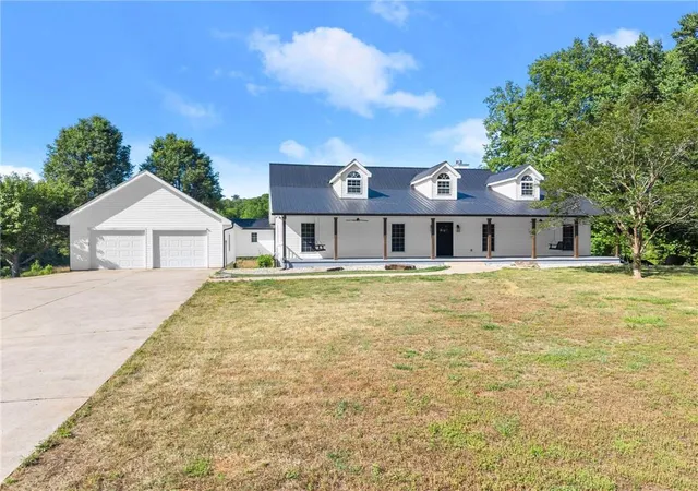Homes for sale in Clermont, GA | 6147 Dahlonega Hwy, Clermont, GA 30527 | MLS# 7766885