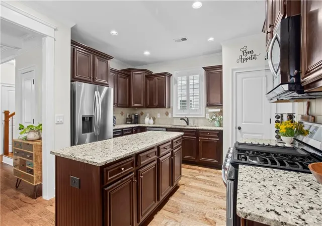 Photo 3 of Sale Pending at 3367 Old Concord Rd SE, Smyrna, GA 30082 | MLS# 7796450 | Listing updated on 2026-08-25