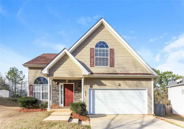 1st image of 1600 Beech Grove Dr, Hampton, GA 30228 | MLS# 7822073
