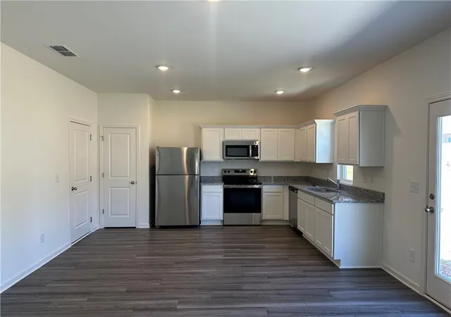 Photo 3 of Single family home for sale at 9 Norwalk Ln, Dallas, GA 30157 | MLS# 7822234 | Listing updated on 2026-09-18