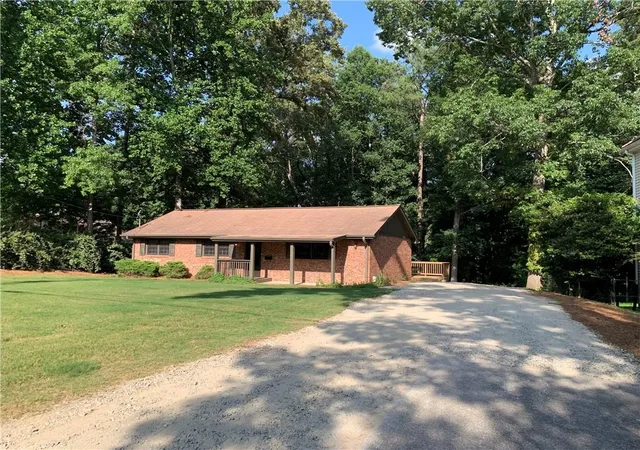 Photo 1 of Single family home for sale at 6103 Lake Lanier Hts Rd, Buford, GA 30518 | MLS# 7798212 | Listing updated on 2026-09-17