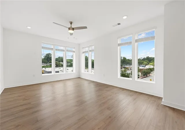 3rd image of 371 Grant Cir SE, Atlanta, GA 30315