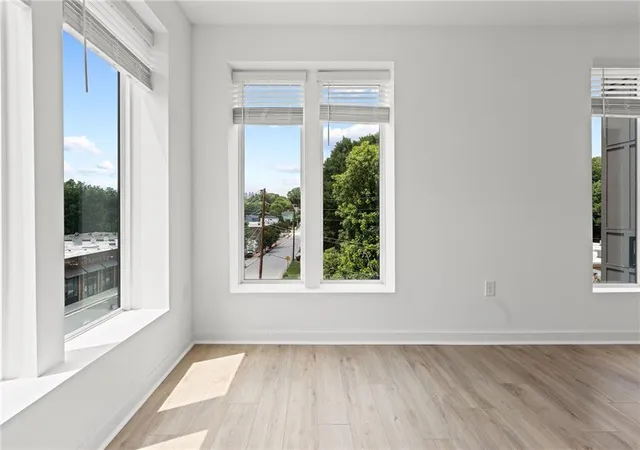 4th image of 371 Grant Cir SE, Atlanta, GA 30315