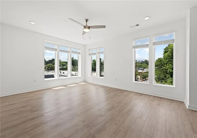 5th image of 371 Grant Cir SE, Atlanta, GA 30315