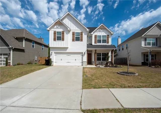 Photo 2 of Single family home for sale at 90 Ashton Pl, Newnan, GA 30265 | MLS# 7826700 | Listing updated on 2026-08-25