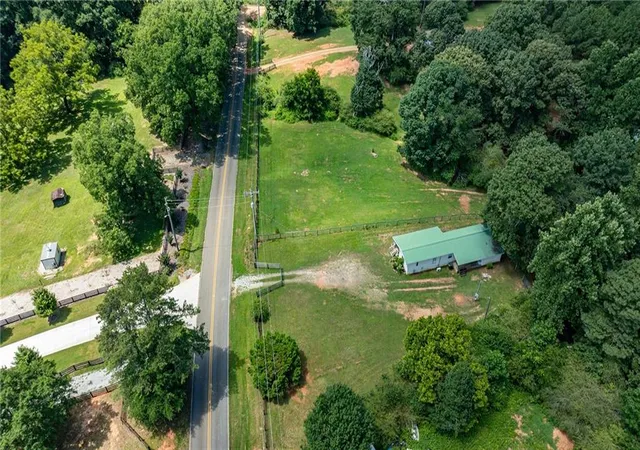 Photo 3 of Sale Pending at 2140 Wilkie Rd, Alpharetta, GA 30004 | MLS# 7809192 | Listing updated on 2026-10-08