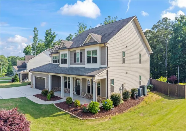 Photo 3 of Sale Pending at 5930 Mount Laurel Walk, Flowery Branch, GA 30542 | MLS# 7791091 | Listing updated on 2026-08-14