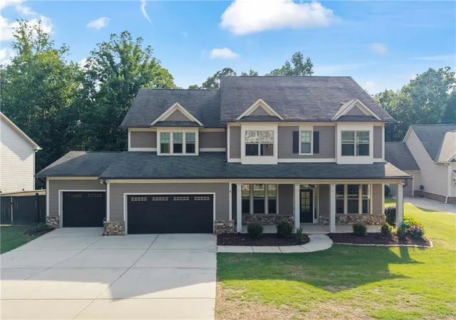 Photo 3 of Sale Pending at 5930 Mount Laurel Walk, Flowery Branch, GA 30542 | MLS# 7791091 | Listing updated on 2026-08-14