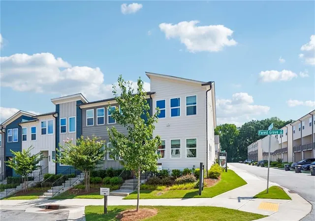 2nd image of 1560 Driggs Dr Nw, Atlanta, GA 30318 | MLS# 7798800