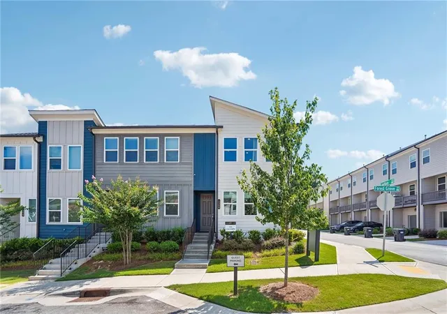 Photo 3 of Sale Pending at 1560 Driggs Dr Nw, Atlanta, GA 30318 | MLS# 7798800 | Listing updated on 2026-09-09