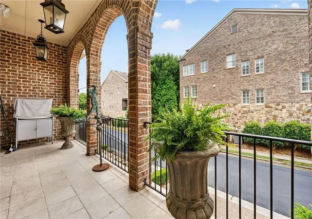 Photo 4 of Sale Pending at 5042 Merton Ln NE, Marietta, GA 30068 | MLS# 7788974 | Listing updated on 2026-09-19