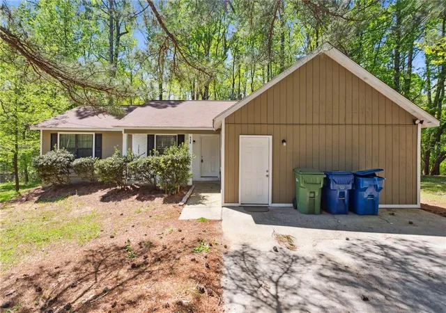 Photo 1 of Single family home for sale at 658 Tarragon Way, Atlanta, GA 30331 | MLS# 7840562 | Listing updated on 2026-10-02