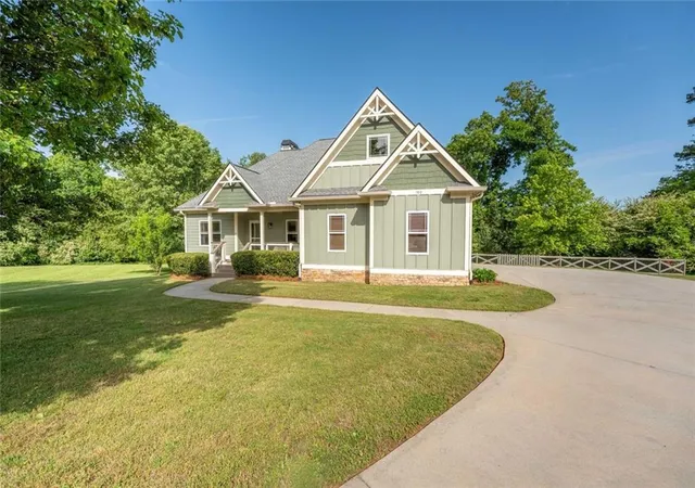 Homes for sale in Mount Airy, GA | 190 Towerview Cir, Mount Airy, GA 30563 | MLS# 7765127