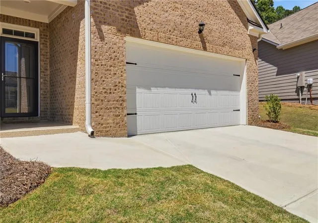 Photo 3 of Sale Pending at 487 Majestic Oak Cir, Dallas, GA 30132 | MLS# 7753857 | Listing updated on 2026-08-28