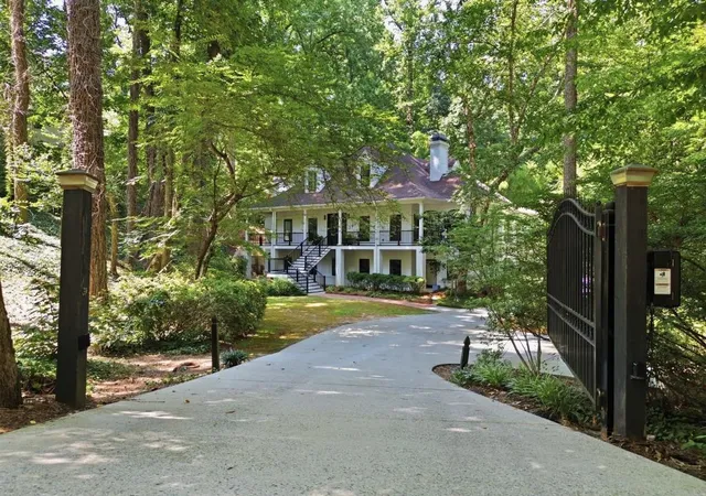 2nd image of 400 Old Ivy Rd Ne, Atlanta, GA 30342 | MLS# 7815183