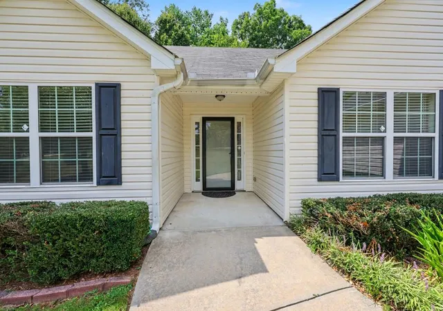 Photo 2 of Sale Pending at 2844 Sawyer Ml Dr, Gainesville, GA 30507 | MLS# 7830210 | Listing updated on 2026-09-23