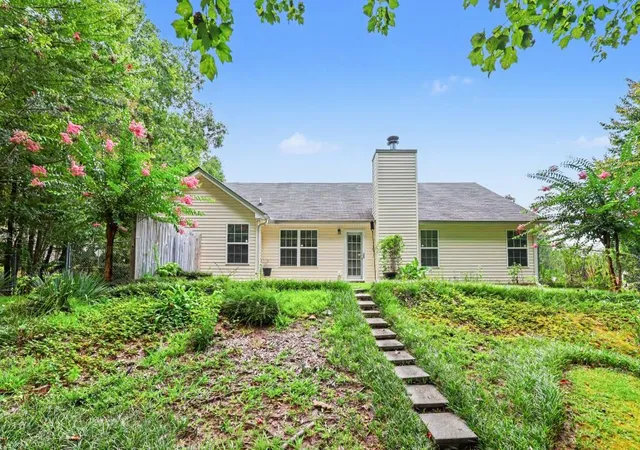 Photo 3 of Sale Pending at 2844 Sawyer Ml Dr, Gainesville, GA 30507 | MLS# 7830210 | Listing updated on 2026-09-23