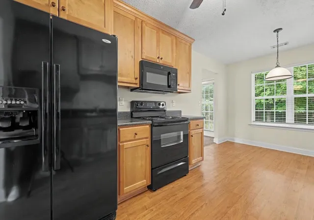 Photo 4 of Sale Pending at 2844 Sawyer Ml Dr, Gainesville, GA 30507 | MLS# 7830210 | Listing updated on 2026-09-23