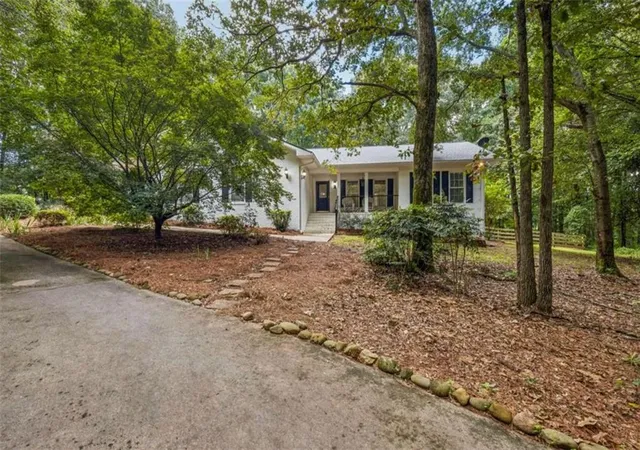 3rd image of 406 Hidden Lakes Trl, Jefferson, GA 30549 | MLS# 7824748