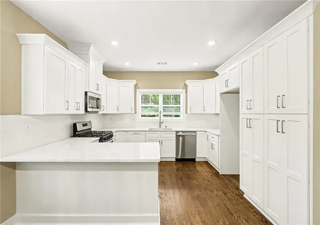 Photo 3 of Single family home for sale at 229 Little Brk Ln, Woodstock, GA 30188 | MLS# 7804421 | Listing updated on 2026-09-18