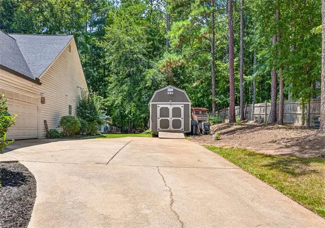 Photo 4 of Sale Pending at 1041 Matthews Way, Mcdonough, GA 30252 | MLS# 7824445 | Listing updated on 2026-08-31