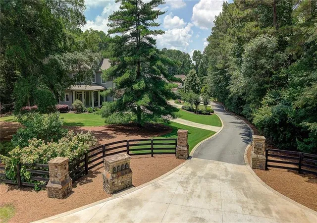 Photo 3 of Sale Pending at 1900 Danforth Pointe Dr Ne, Marietta, GA 30066 | MLS# 7779277 | Listing updated on 2026-08-12