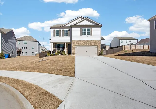 Photo 2 of Single family home for sale at 930 Sly Fox Run, Fairburn, GA 30213 | MLS# 7718184 | Listing updated on 2026-08-28