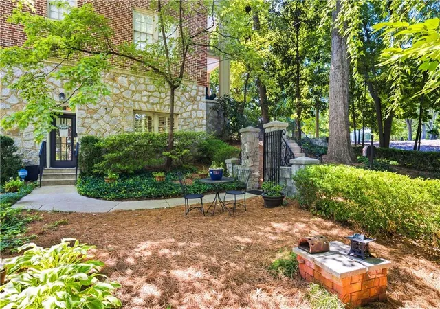 2nd image of 2814 Peachtree Rd Nw, Atlanta, GA 30305