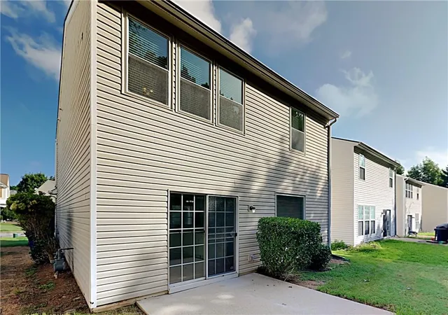 Photo 3 of Single family home for sale at 1627 Heyford Cir, Kennesaw, GA 30152 | MLS# 7814199 | Listing updated on 2026-09-24