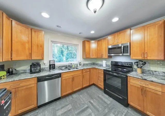2nd image of 798 Pinehill Dr Se, Smyrna, GA 30080 | MLS# 7793726