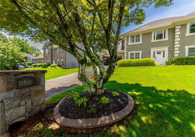 Homes for sale in Johns Creek, GA | 11840 Aspen Forest Dr, Johns Creek, GA 30005 | MLS# 7803620