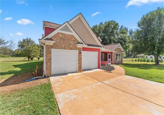 Photo 4 of Single family home for sale at 286 Middle Fork Ln, Carnesville, GA 30521 | MLS# 7828362 | Listing updated on 2026-09-16