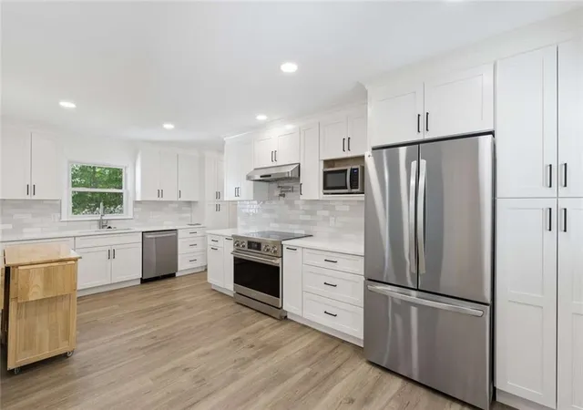 5th image of 14030 Cogburn Rd, Alpharetta, GA 30004 | MLS# 7755166